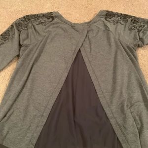 🖤 Torrid size 2 gray sweater w/ back detail